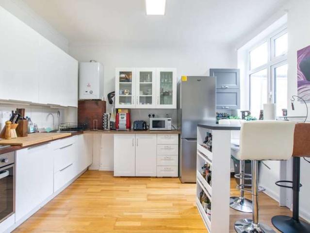 Duplex for sale in Cricklewood, Cricklewood