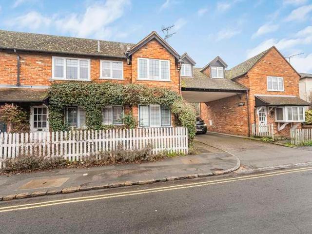 Maisonette for sale in Lunnon, Buckinghamshire