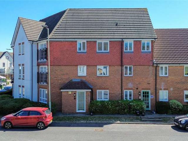 Maisonette for sale in Woodley