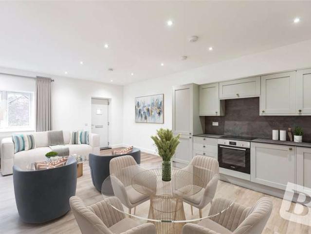 Maisonette for sale in Harold Hill, Greater London