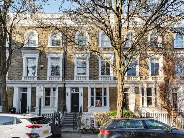 Maisonette for sale in Highbury, Greater London