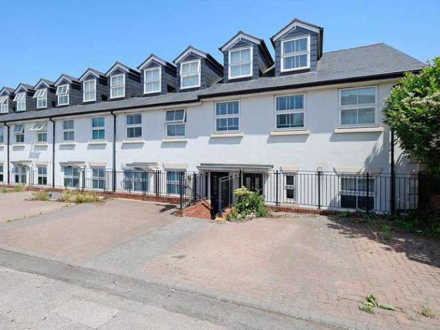 Maisonette for sale in Red Hill, Surrey