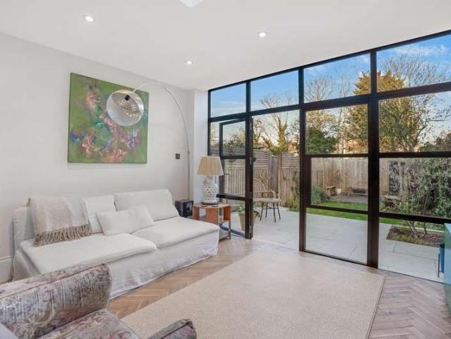 Maisonette for sale in London Borough of Lewisham, Greater London