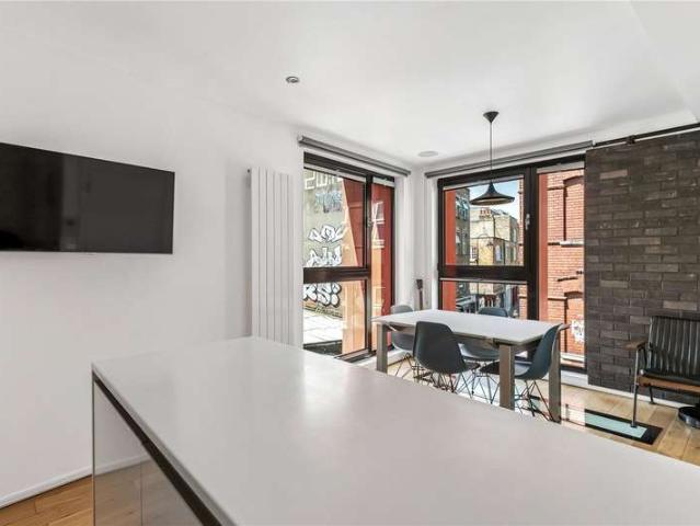 Maisonette for sale in Spitalfields, Whitechapel