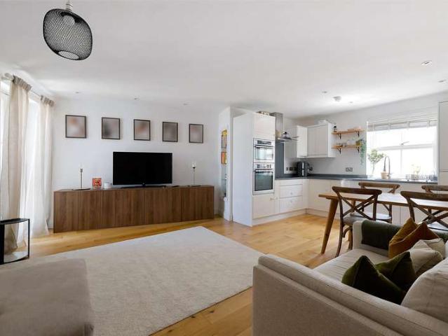 Maisonette for sale in Red Hill, Surrey