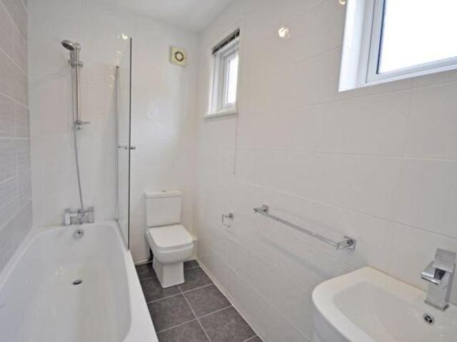 Maisonette for rent in Mortlake, Greater London