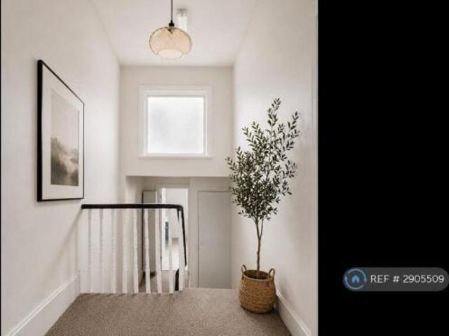 Maisonette for rent in Cat Hill