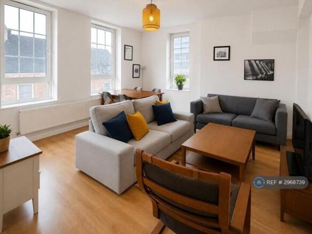 Maisonette for rent in Cat Hill
