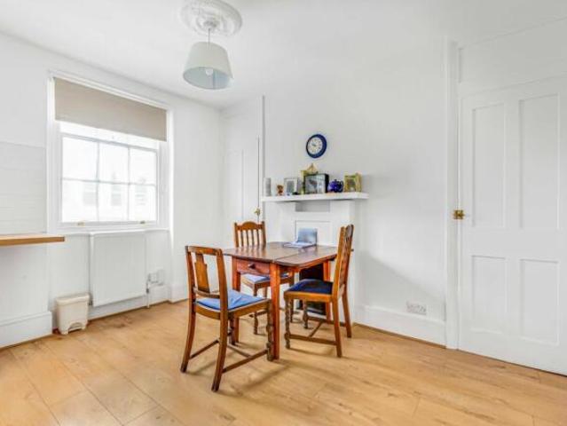 Maisonette for rent in Cat Hill