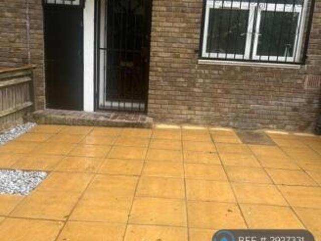Maisonette for rent in Cat Hill