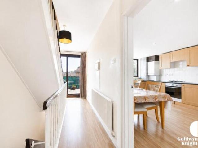 Maisonette for rent in Cat Hill