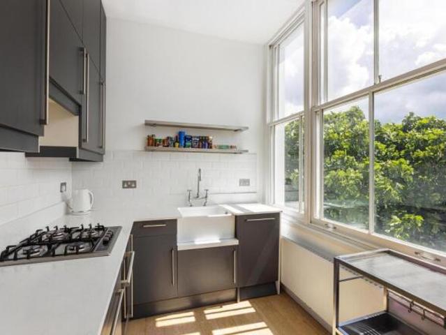 Maisonette for rent in Cat Hill