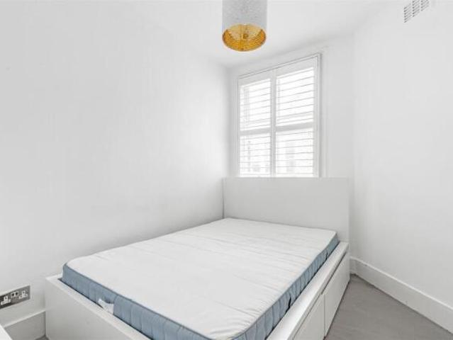 Maisonette for rent in Mortlake, Greater London