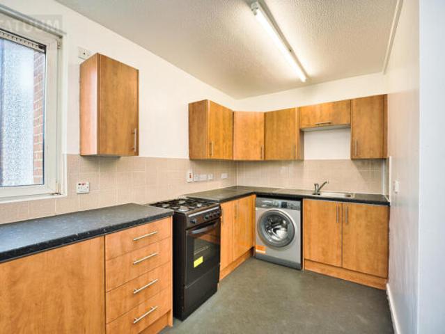 Maisonette for rent in Cat Hill