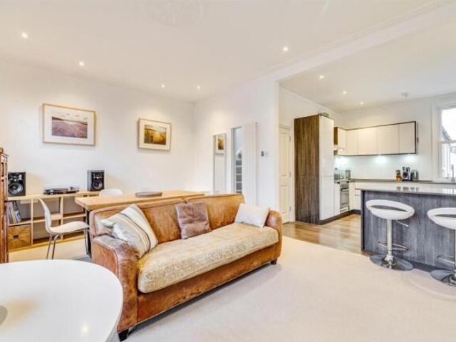 Maisonette for rent in Cat Hill, England
