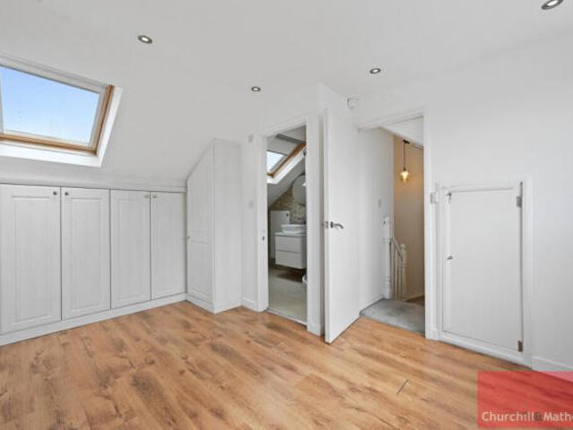 Maisonette for rent in Cat Hill