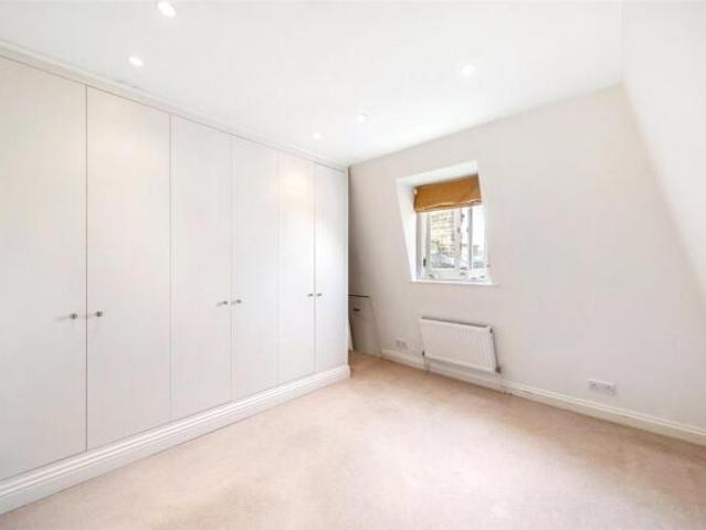 Maisonette for rent in Cat Hill, England