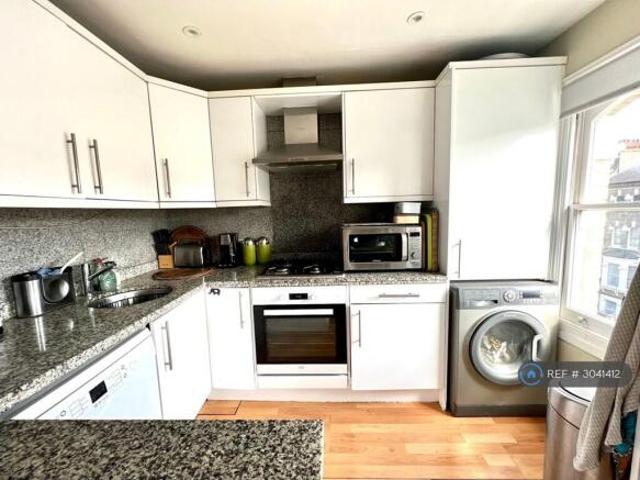 Maisonette for rent in Cat Hill, England