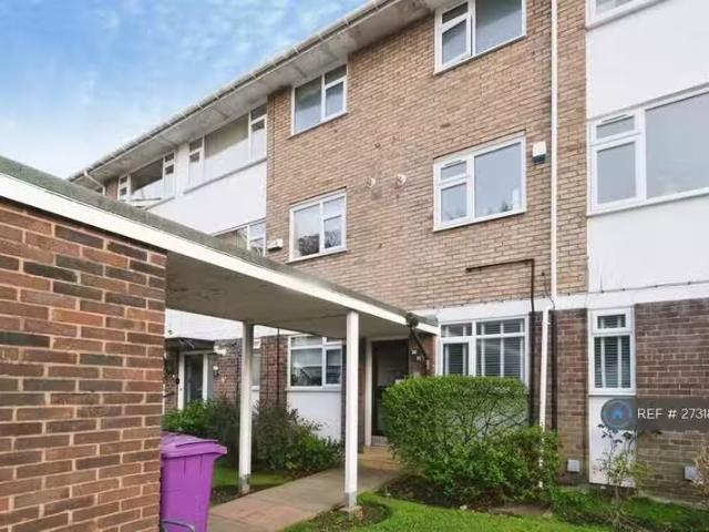House for rent in Calderstones