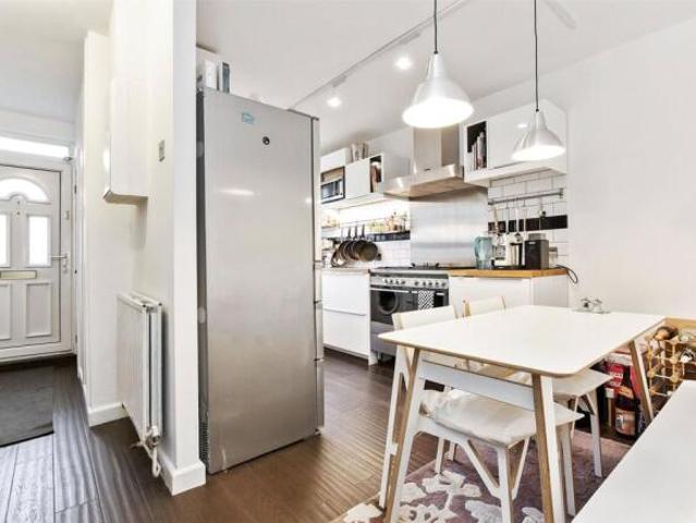 Maisonette for rent in Cat Hill