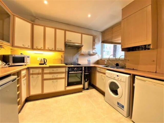 Maisonette for rent in Cat Hill, England