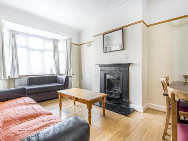 Maisonette for rent in Earlsfield, Greater London
