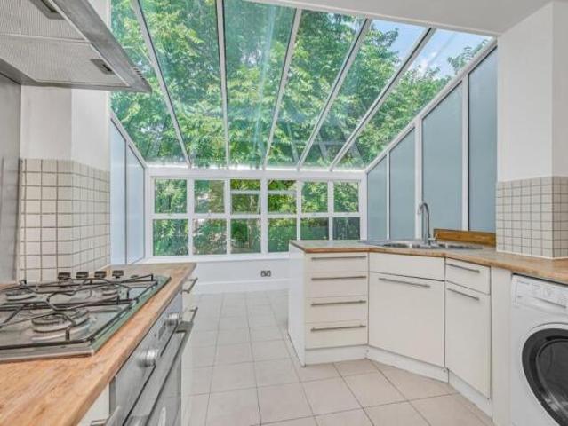 Maisonette for rent in Cat Hill