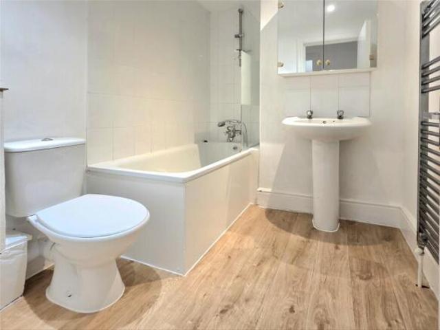 Maisonette for rent in Cat Hill
