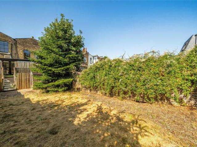 Maisonette for rent in Cat Hill