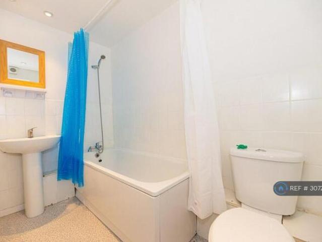 Maisonette for rent in Cat Hill, England
