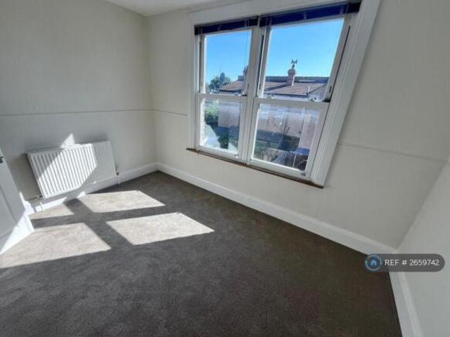 Maisonette for rent in Cat Hill, England