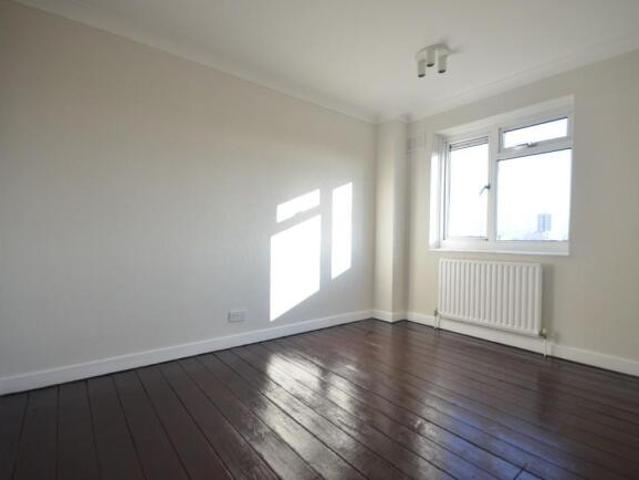 Maisonette for rent in Cat Hill