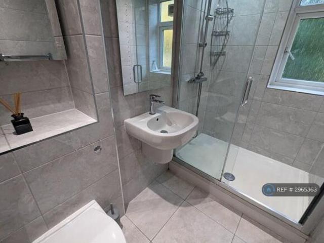 Maisonette for rent in Cat Hill