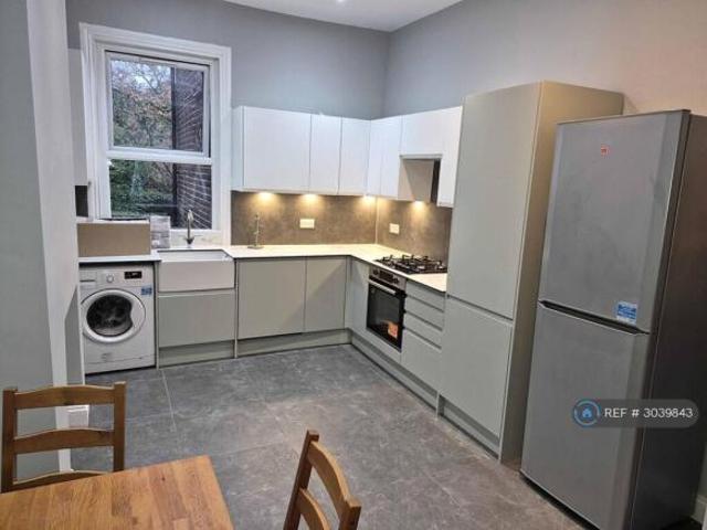 Maisonette for rent in Cat Hill, England