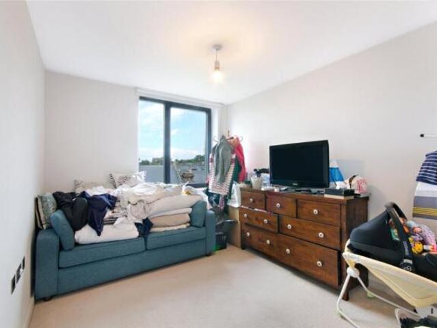 Maisonette for rent in Cat Hill