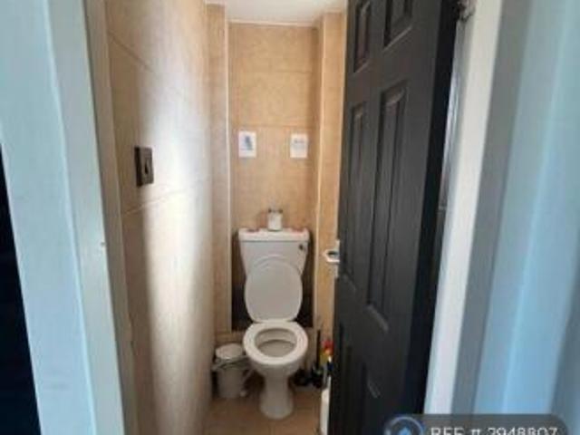 Maisonette for rent in Cat Hill