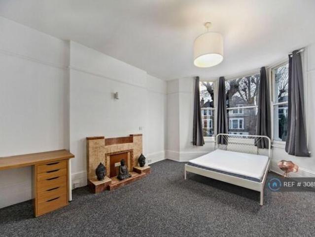 Maisonette for rent in Cat Hill, England