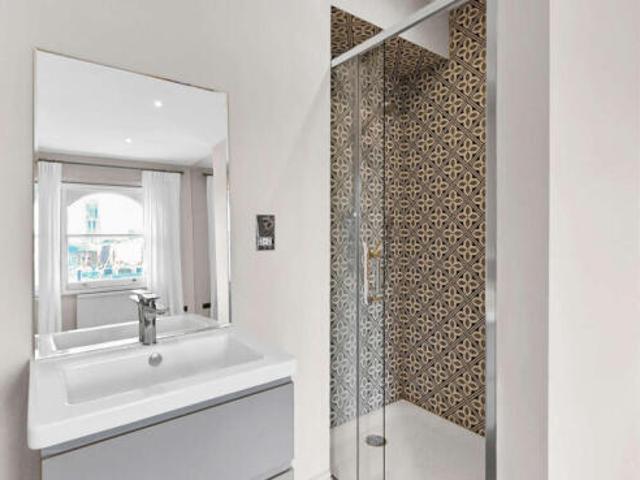 Maisonette for rent in Cat Hill, England