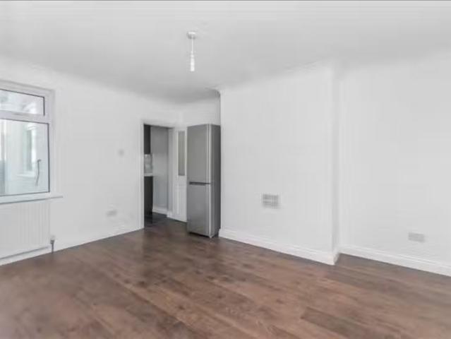 House for rent in London Borough of Merton, Cat Hill