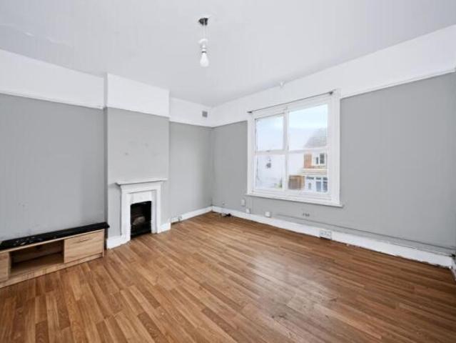 Maisonette for rent in Biscot, Luton