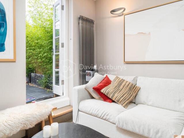 Maisonette for rent in Islington, Calderstones