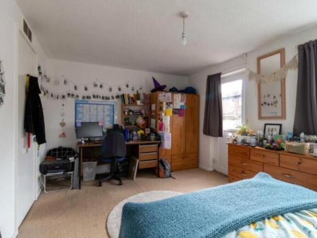 Maisonette for rent in Cat Hill