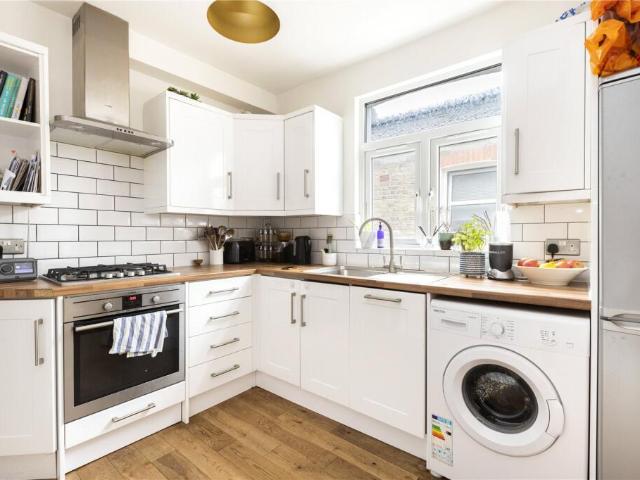 Duplex for rent in Earlsfield
