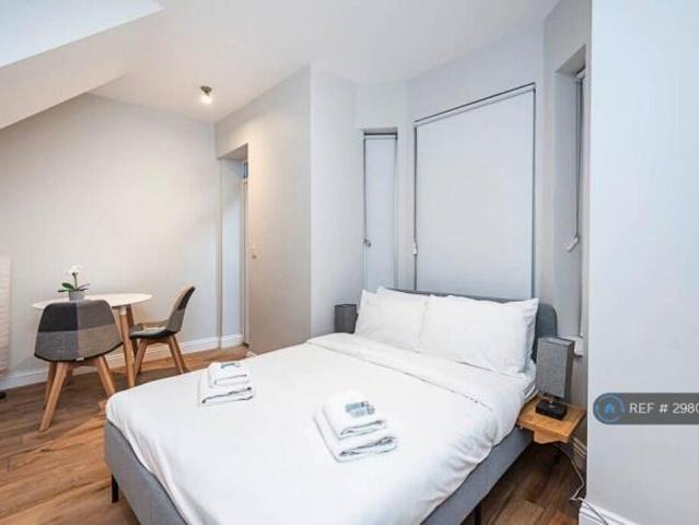 Maisonette for rent in Cat Hill
