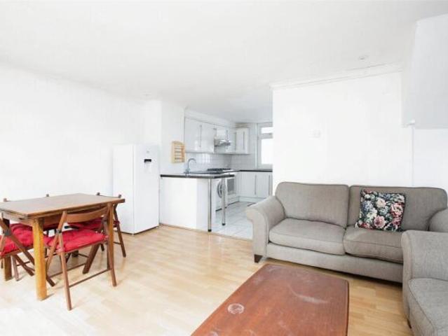 Maisonette for rent in Cat Hill