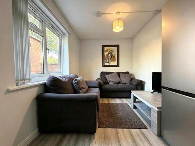 Maisonette for rent in Stoke Hill, Exeter