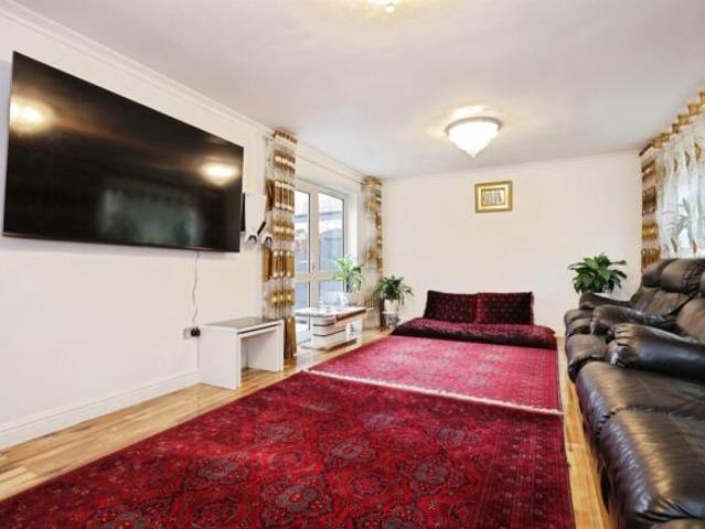 Maisonette for rent in Lillington, Green Close