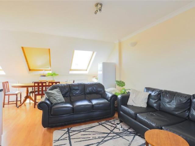 Duplex for rent in Tooting