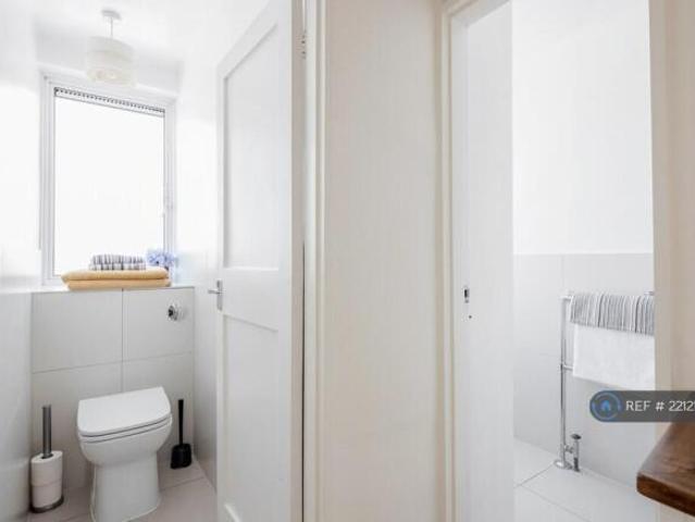 Maisonette for rent in Cat Hill