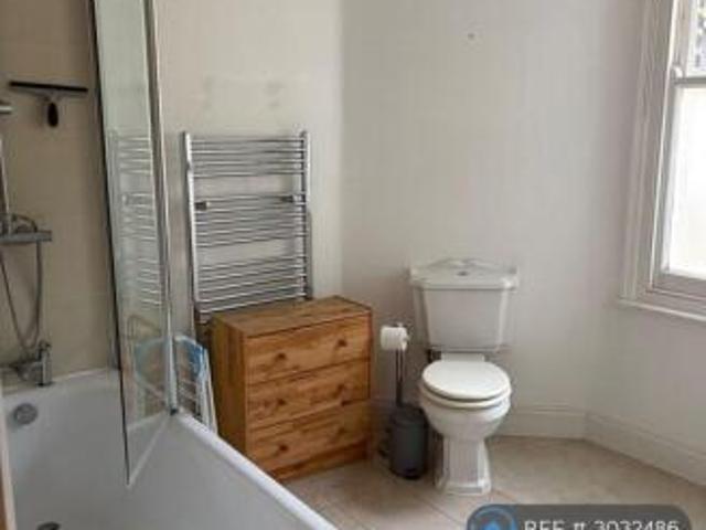 Maisonette for rent in Cat Hill